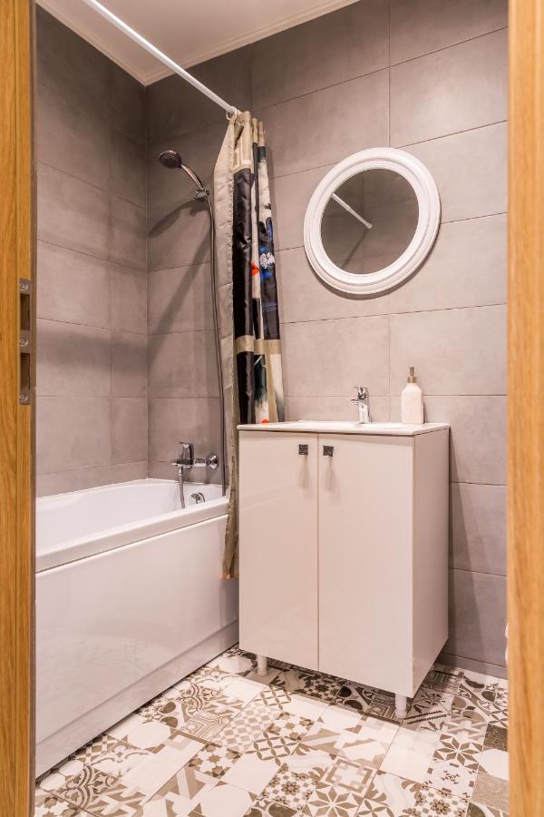 בוקרשט Studio T By Mrg Apartments מראה חיצוני תמונה